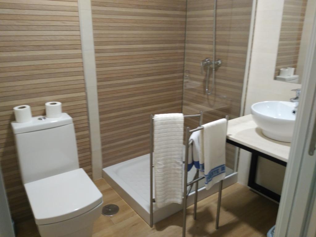 Hotel Puente De Los Santos Тапия-де-Касарьего Экстерьер фото