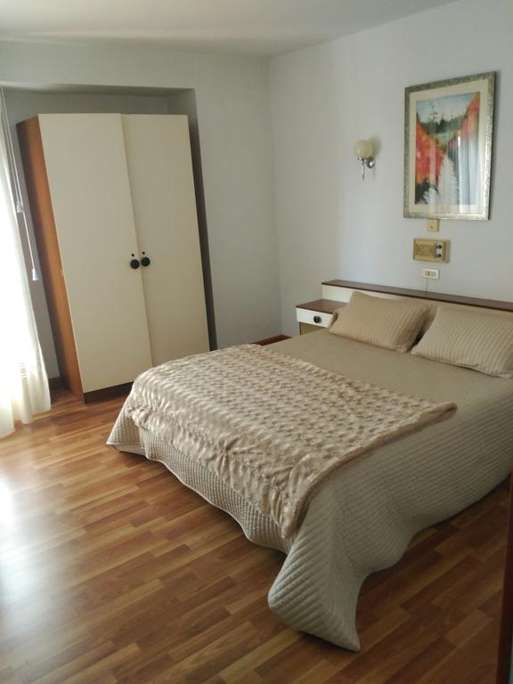 Hotel Puente De Los Santos Тапия-де-Касарьего Экстерьер фото