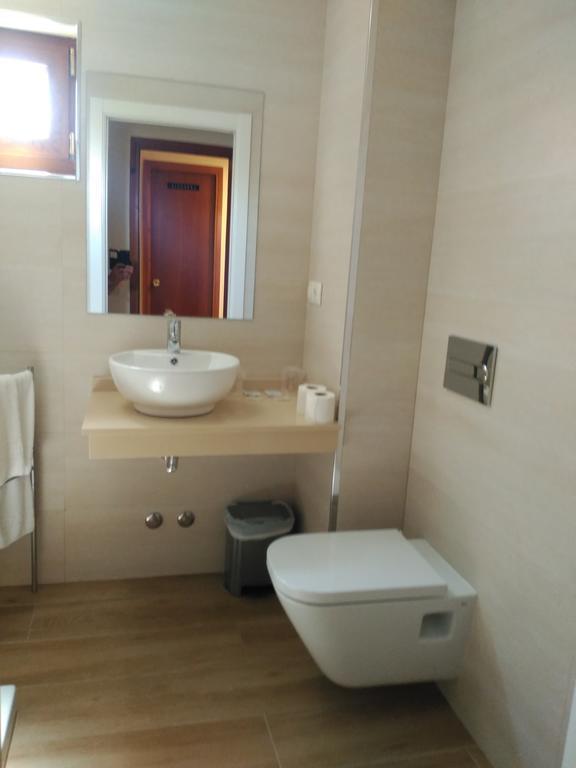 Hotel Puente De Los Santos Тапия-де-Касарьего Экстерьер фото