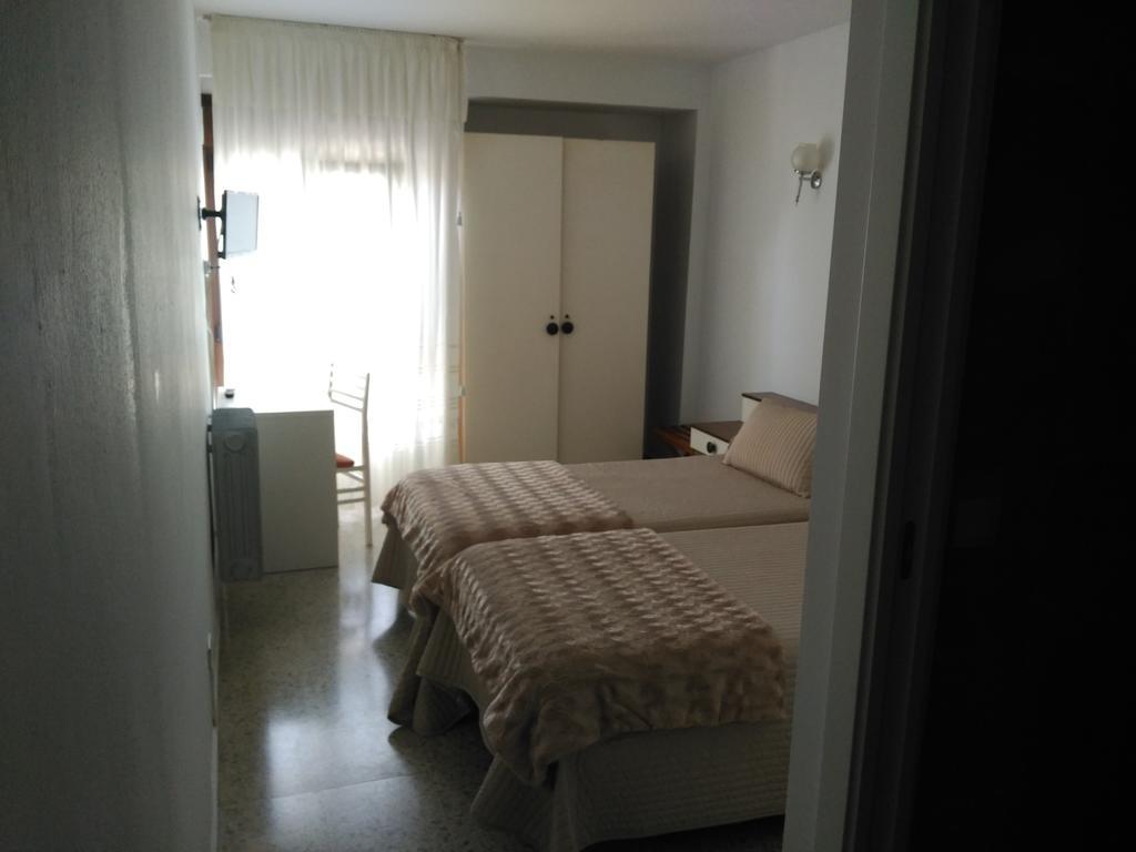 Hotel Puente De Los Santos Тапия-де-Касарьего Экстерьер фото