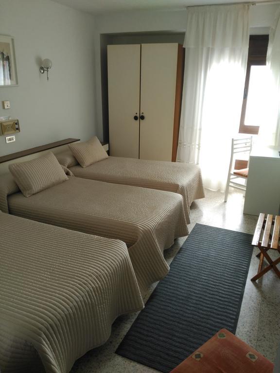 Hotel Puente De Los Santos Тапия-де-Касарьего Экстерьер фото