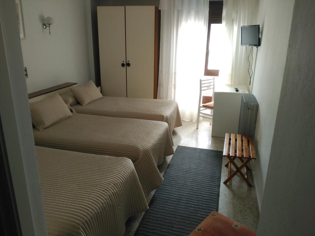 Hotel Puente De Los Santos Тапия-де-Касарьего Экстерьер фото