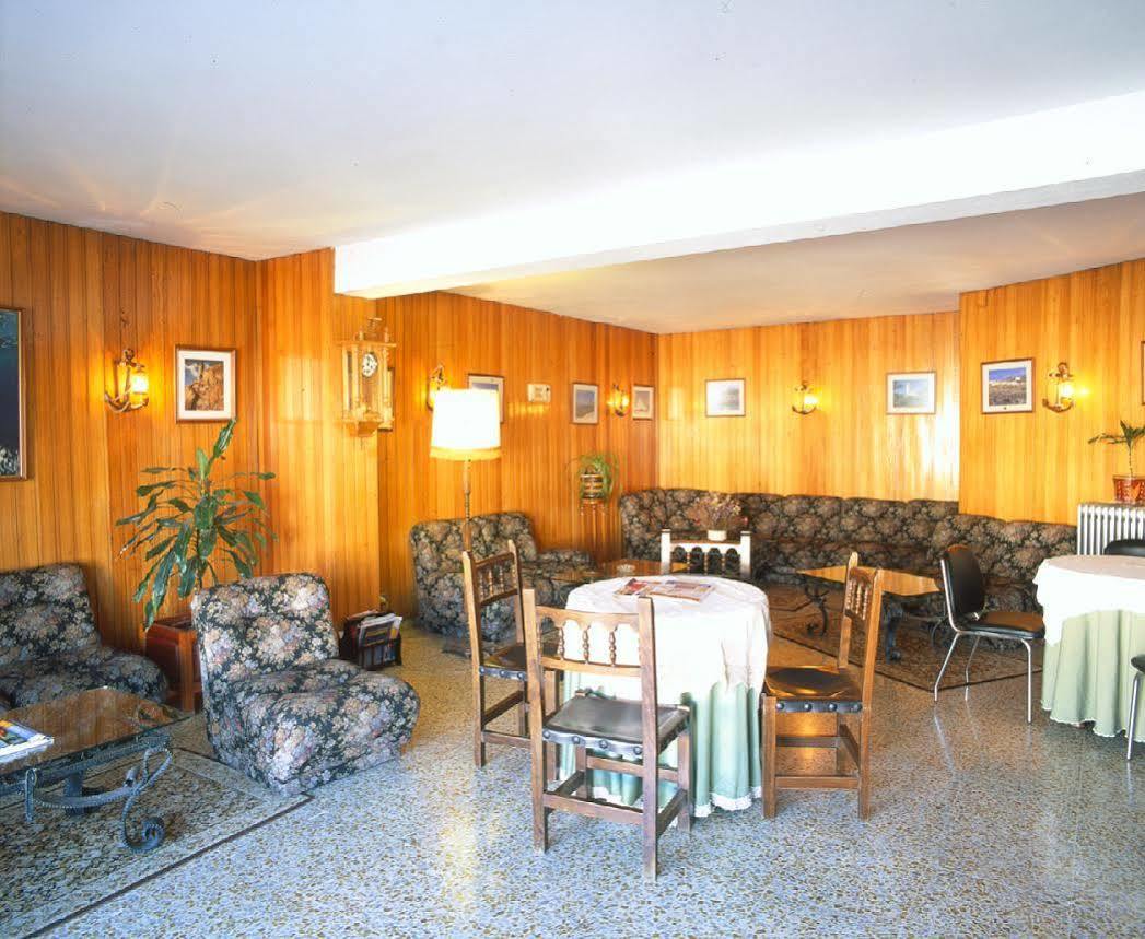 Hotel Puente De Los Santos Тапия-де-Касарьего Экстерьер фото