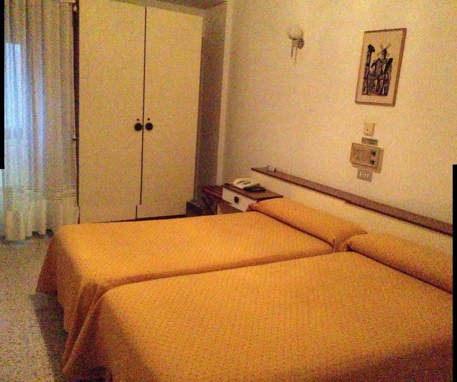 Hotel Puente De Los Santos Тапия-де-Касарьего Экстерьер фото