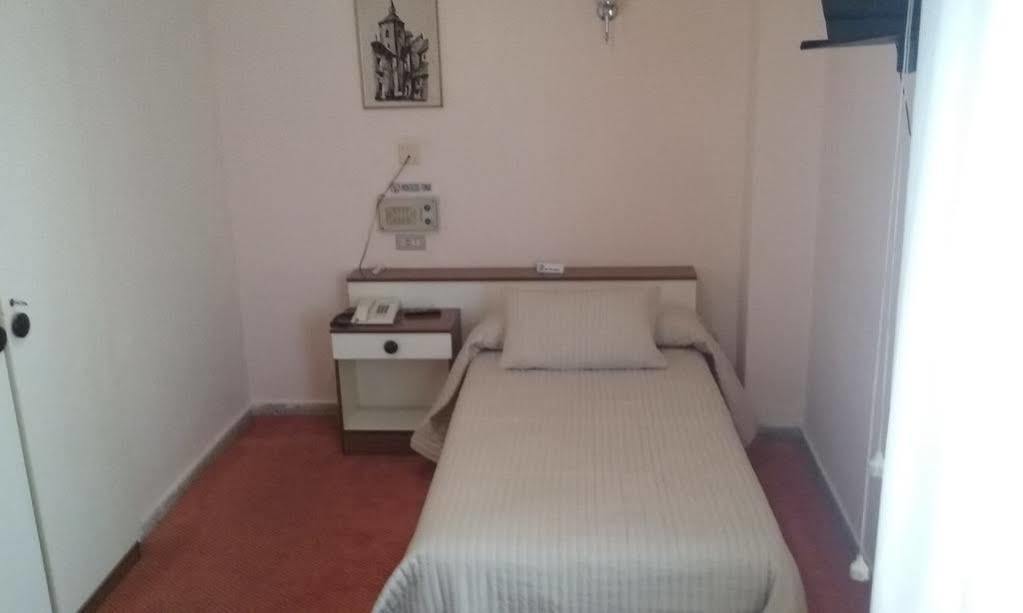 Hotel Puente De Los Santos Тапия-де-Касарьего Экстерьер фото
